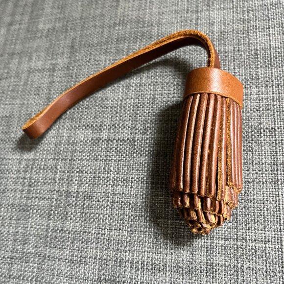 Portland Leather HONEY​ ballpark & pom tassel - Picture 2 of 4